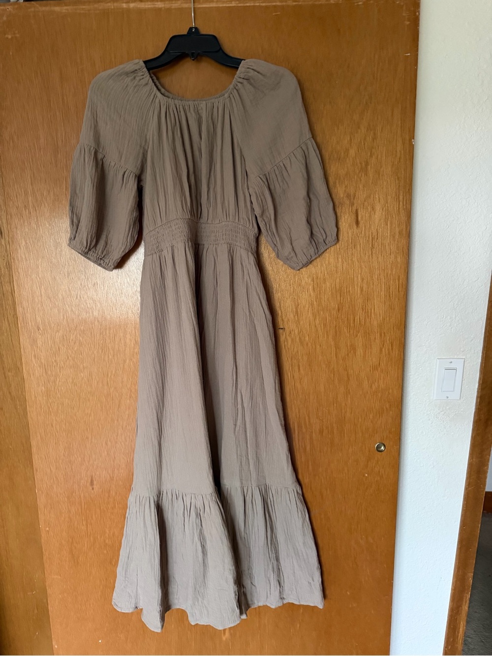 Relaxed Puff-Sleeve Maxi Dress in Taupe